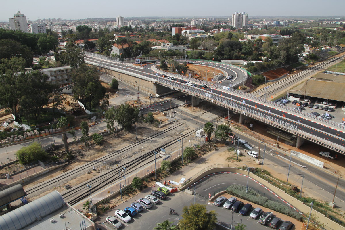 הפרדה מפלסית 139 ברחובות 5