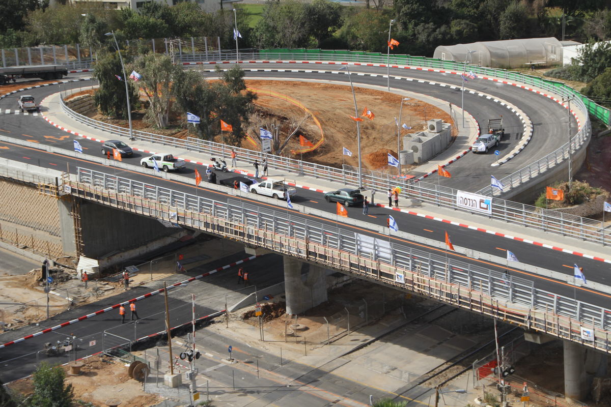 הפרדה מפלסית 139 ברחובות 6