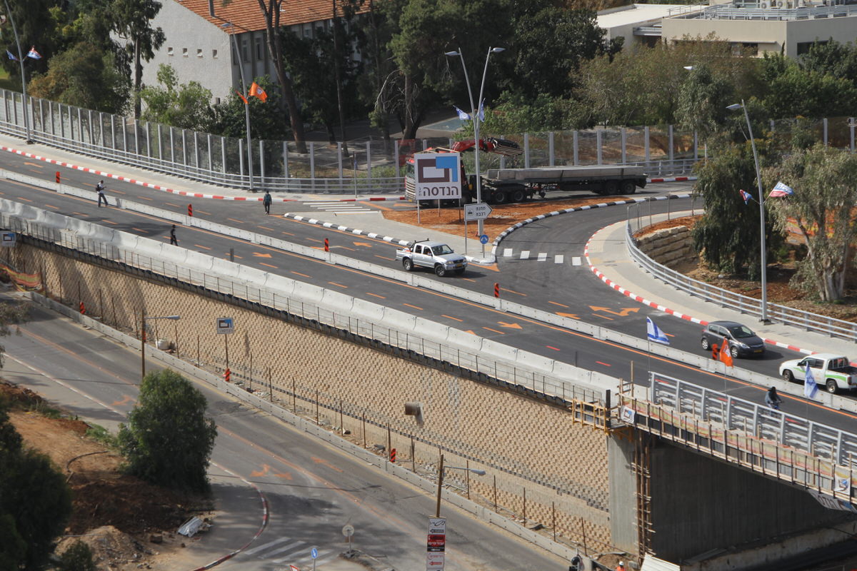 הפרדה מפלסית 139 ברחובות 7